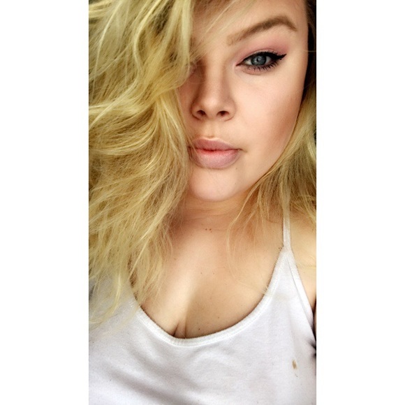 Meet your Posher, Haley - Picture 2 of 3